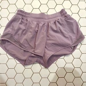 Lululemon hotty hot shorts 2.5”
